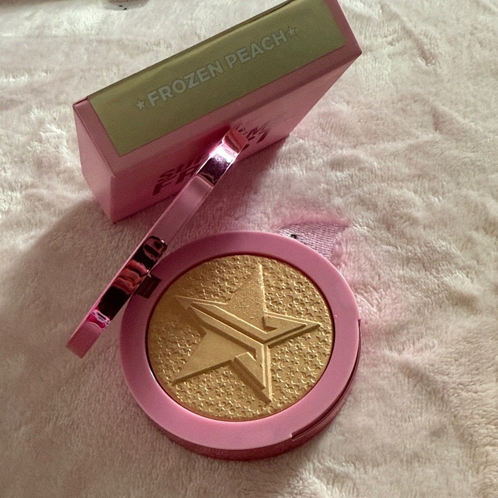 Jeffree Star Frozen Peach Highlighter - Radiant Gold